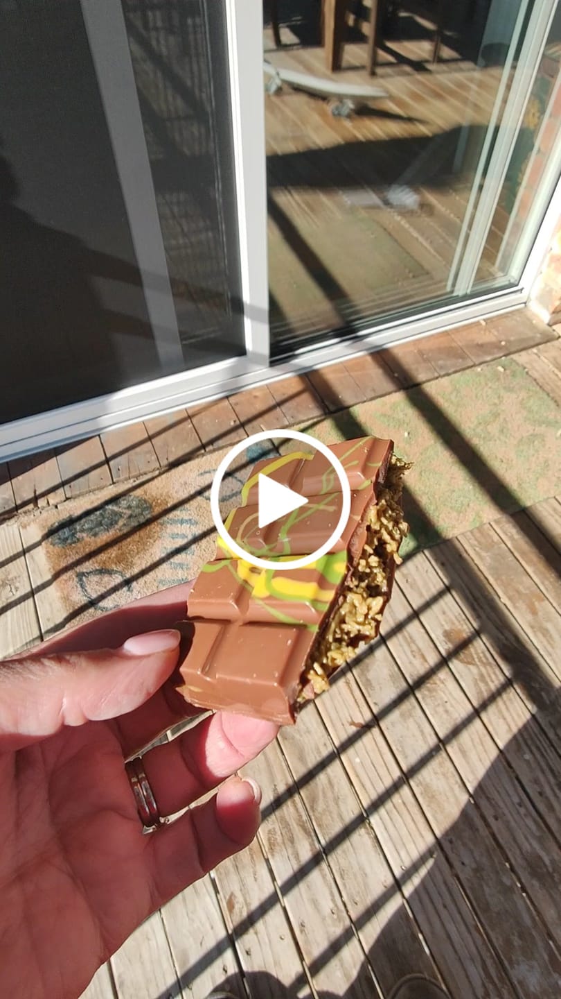 Customer video review of Pistachio Knafeh Bliss Block - Viral Dubai Chocolate Bar 200g