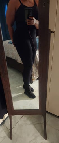 Reviewer shows the fit of the black 3D Anti-Cellulite Leggings in a full-length mirror selfie.