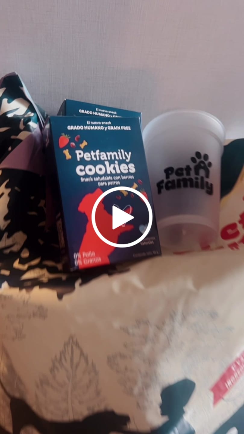 Customer video review of PetFamily Cookies