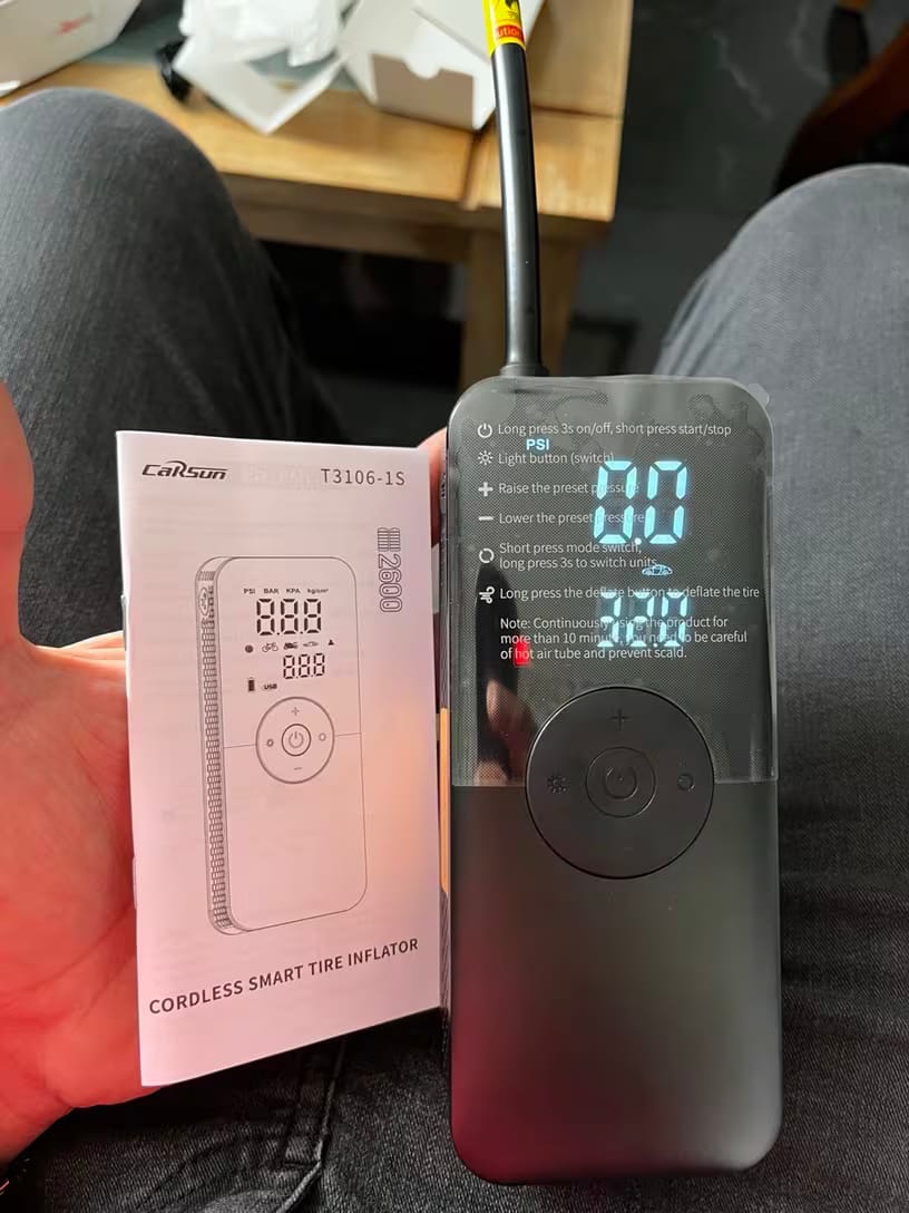 Customer photo review of Kabelloser Reifenkompressor – Tragbarer Digitaler Luftkompressor & Powerbank