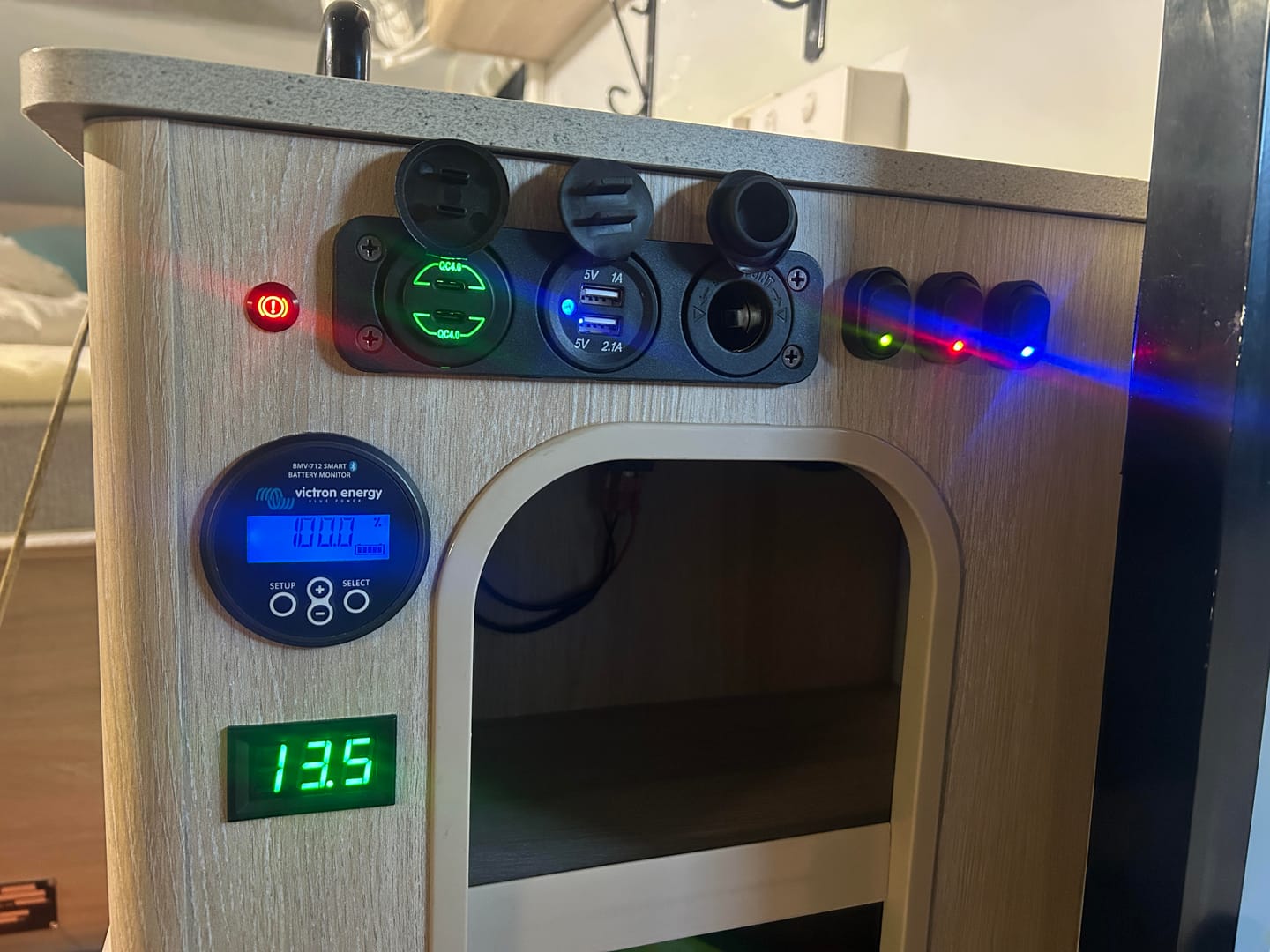 Customer photo review of Victron | Battery Monitor | BMV-712 Smart Black (BAM030712200)