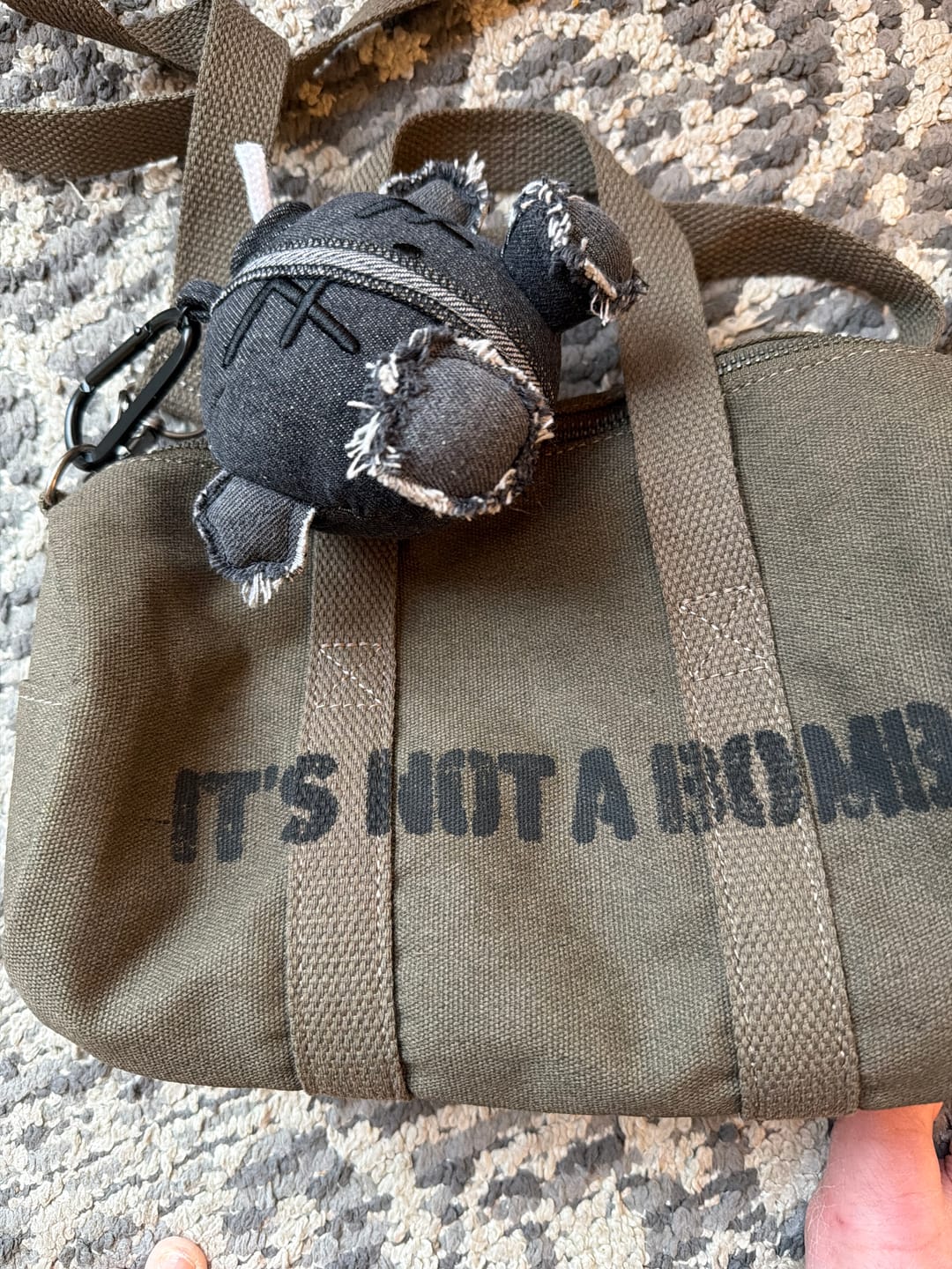 Customer photo review of BTS - ARIRANG WORLD TOUR OFFICIAL MD ARMY BOMB PLUSH KEYRING
