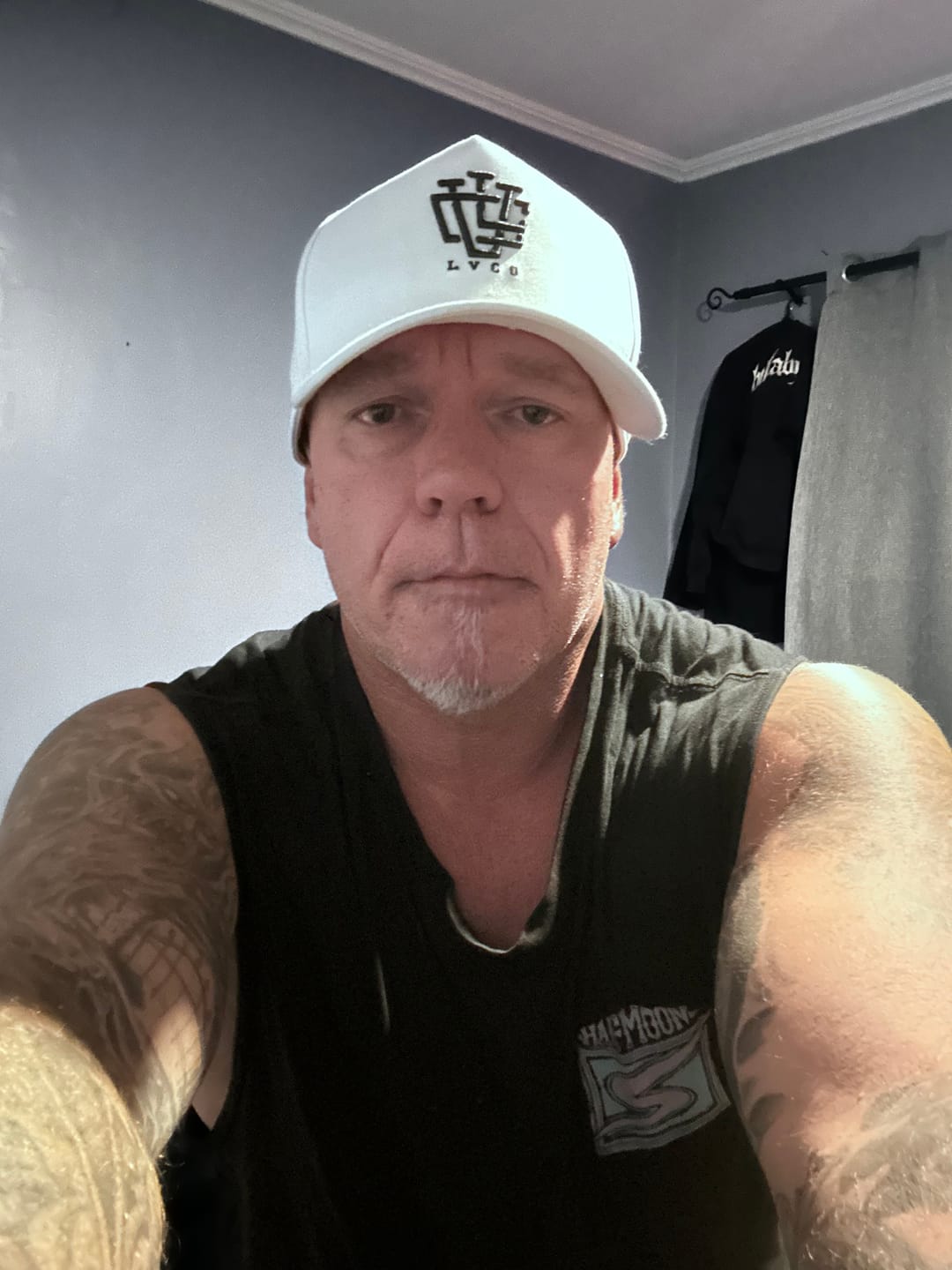 Customer photo review of 3 Hats for $99 (Deep Fit)