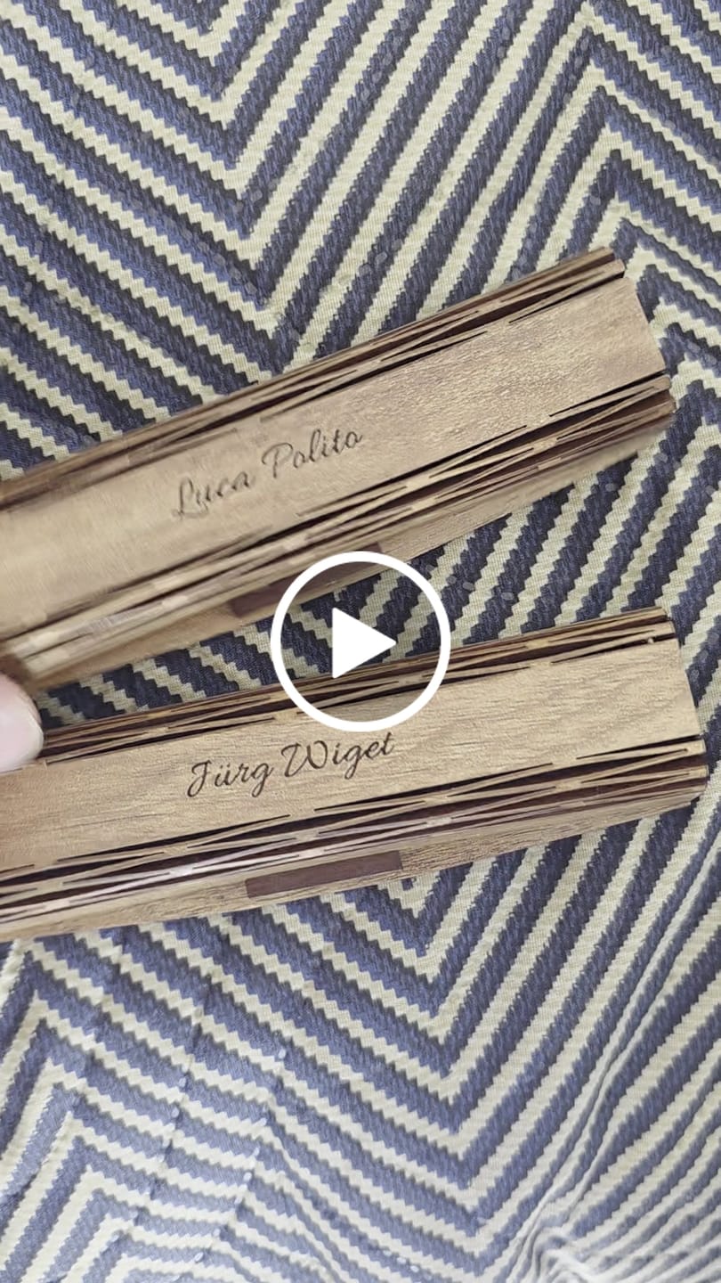 Customer video review of Personalisierter Kugelschreiber aus Olivenholz mit Gravur & Holzschachtel | Geschenk für Männer & Frauen, Geburtstag, Abschluss