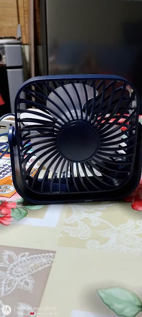 Customer photo review of USB Mini-Tischventilator – 10 cm Tragbarer 3-Stufen 360° Ventilator