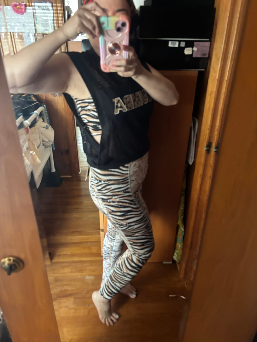 Customer photo review of Wildbeat Z-Lift High Waisted Ankle Leggings With Side Panel