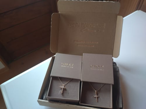 Customer photo review of Collier croix ESTHER