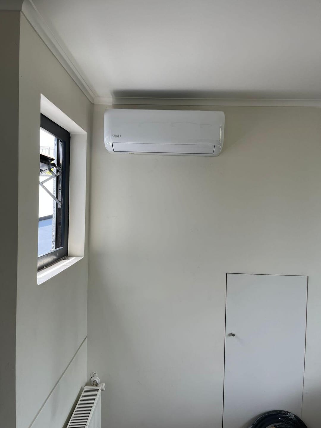 Customer photo review of SPLIT MURO INFINITY 12000BTU/h + SOPORTE EXTERIOR + INSTALACIÓN + GARANTÍA 1 AÑO RM