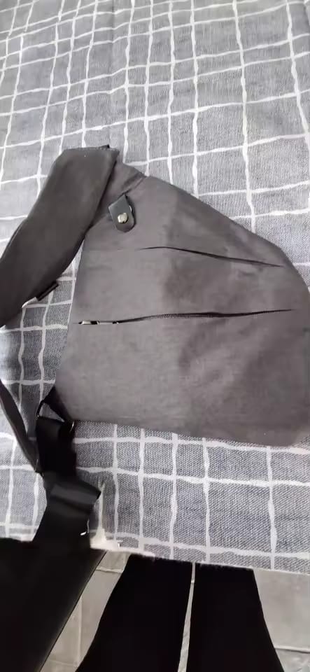 Customer photo review of Anti-Theft Sling Bag – Unisex Travel Crossbody Bag in Nylon