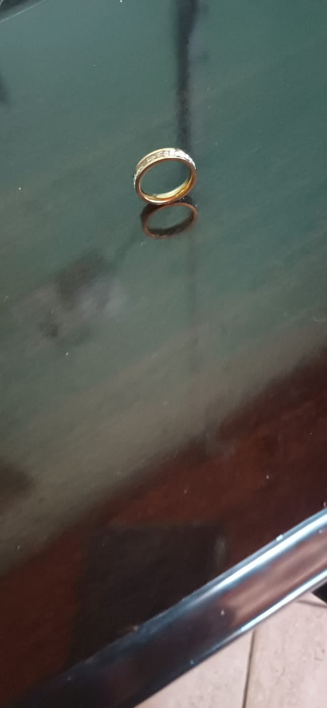 Customer photo review of Anel Brilhante Banhado em Ouro 18K