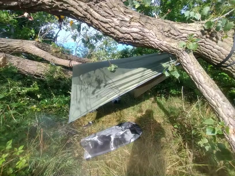 Customer photo review of Camping-Hängematte mit Moskitonetz, Regenschutz-Tarp & Tasche