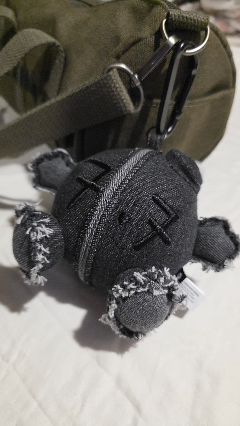 Customer photo review of BTS - ARIRANG WORLD TOUR OFFICIAL MD ARMY BOMB PLUSH KEYRING