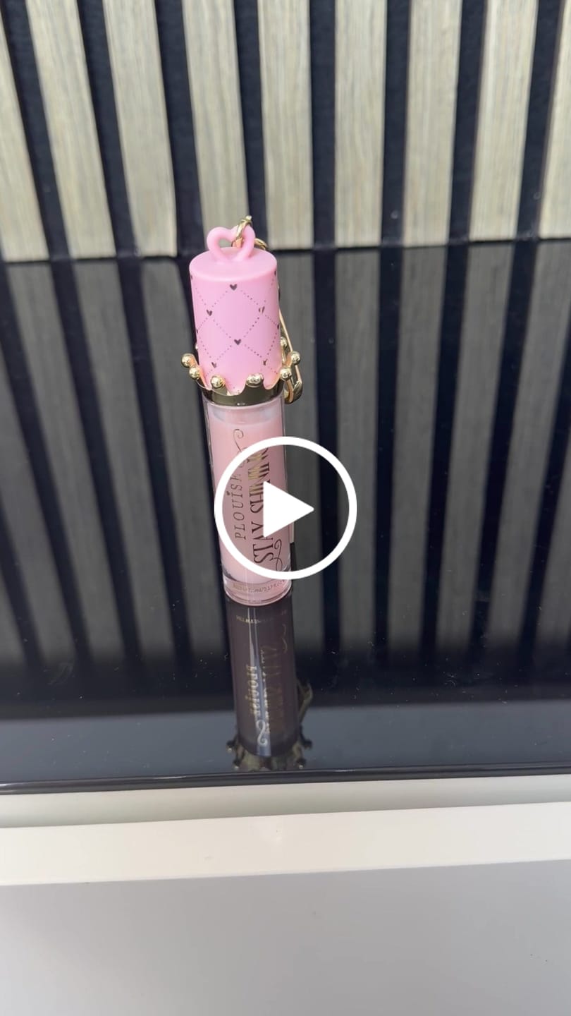 Customer video review of P.Louise Stay Shining Crown Lip Oil