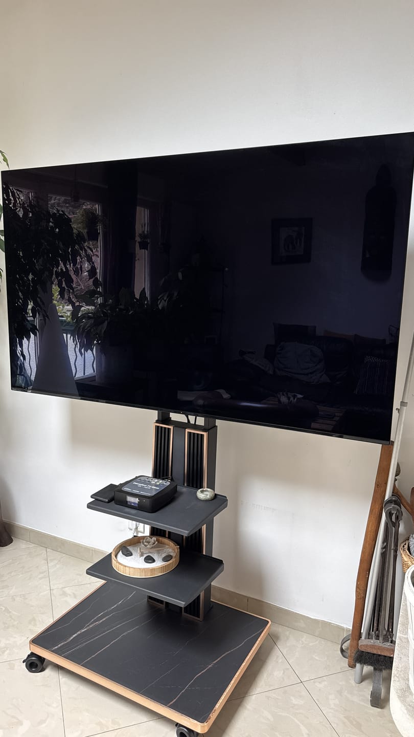 Customer photo review of Cantor FT78 TV Stand