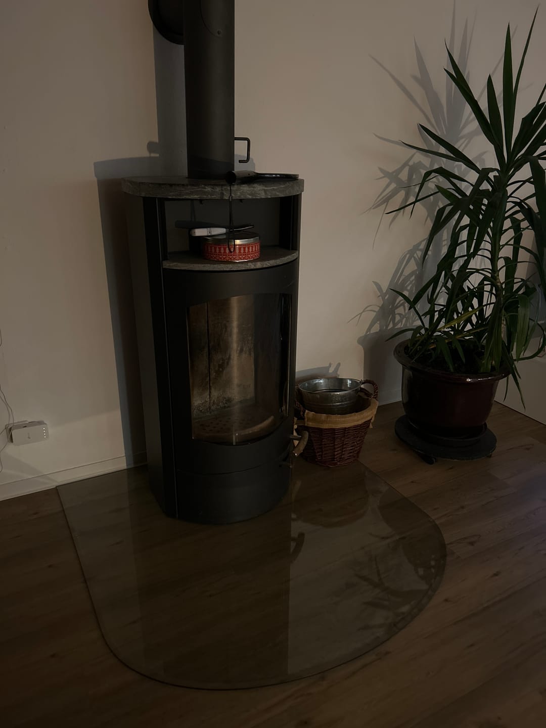 Customer photo review of Glasplatte Kamin, Funkenschutzplatte Glas für Kaminofen - Rundbogen