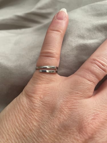 Customer wearing the adjustable silver Fit Ring wrapped around their finger.
