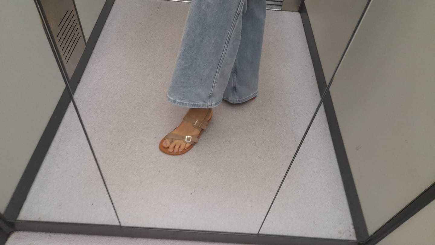 Customer photo review of Glow II - Barefoot Sandalias