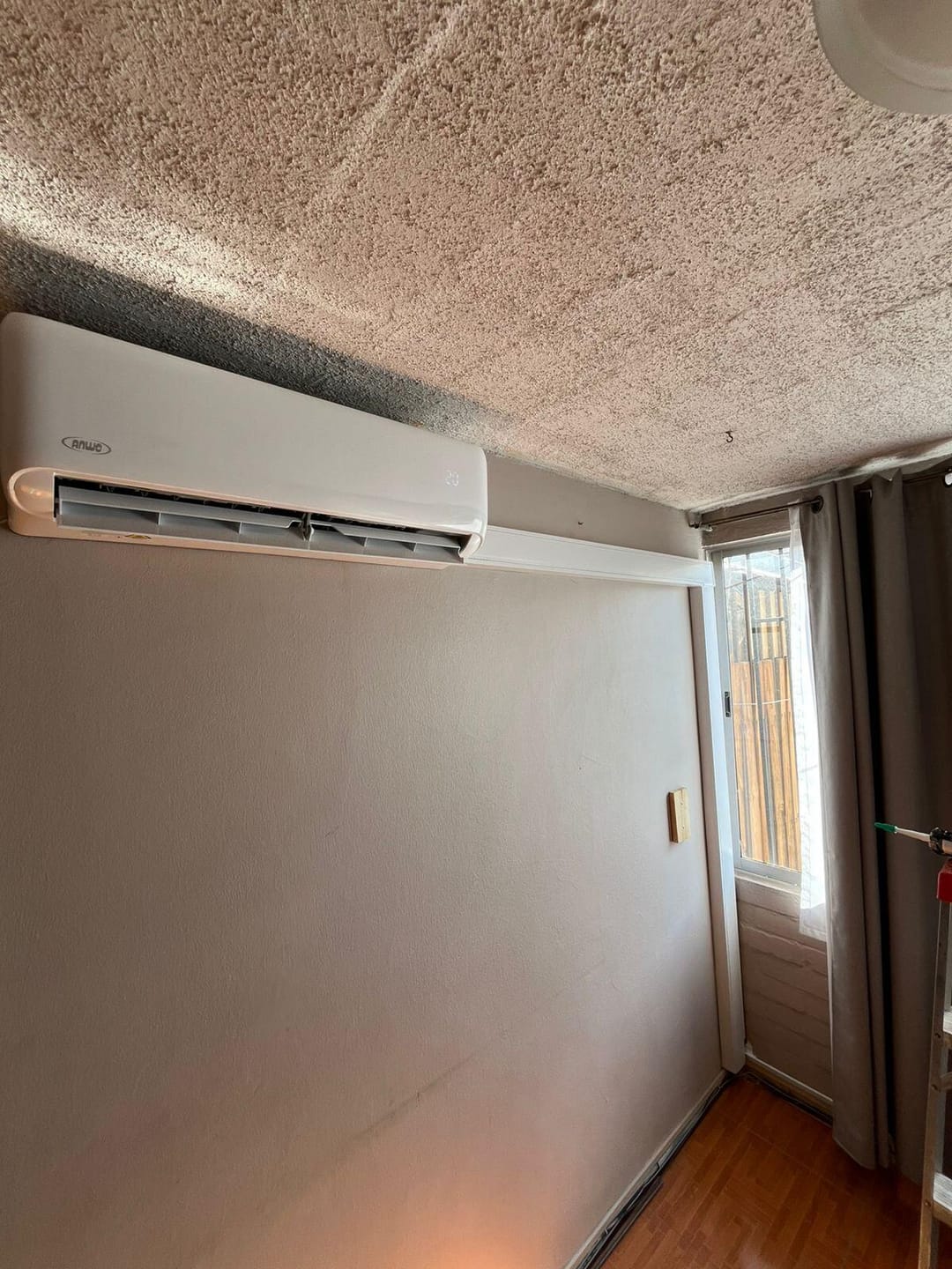 Customer photo review of SPLIT MURO INFINITY 12000BTU/h + SOPORTE EXTERIOR + INSTALACIÓN + GARANTÍA 1 AÑO RM