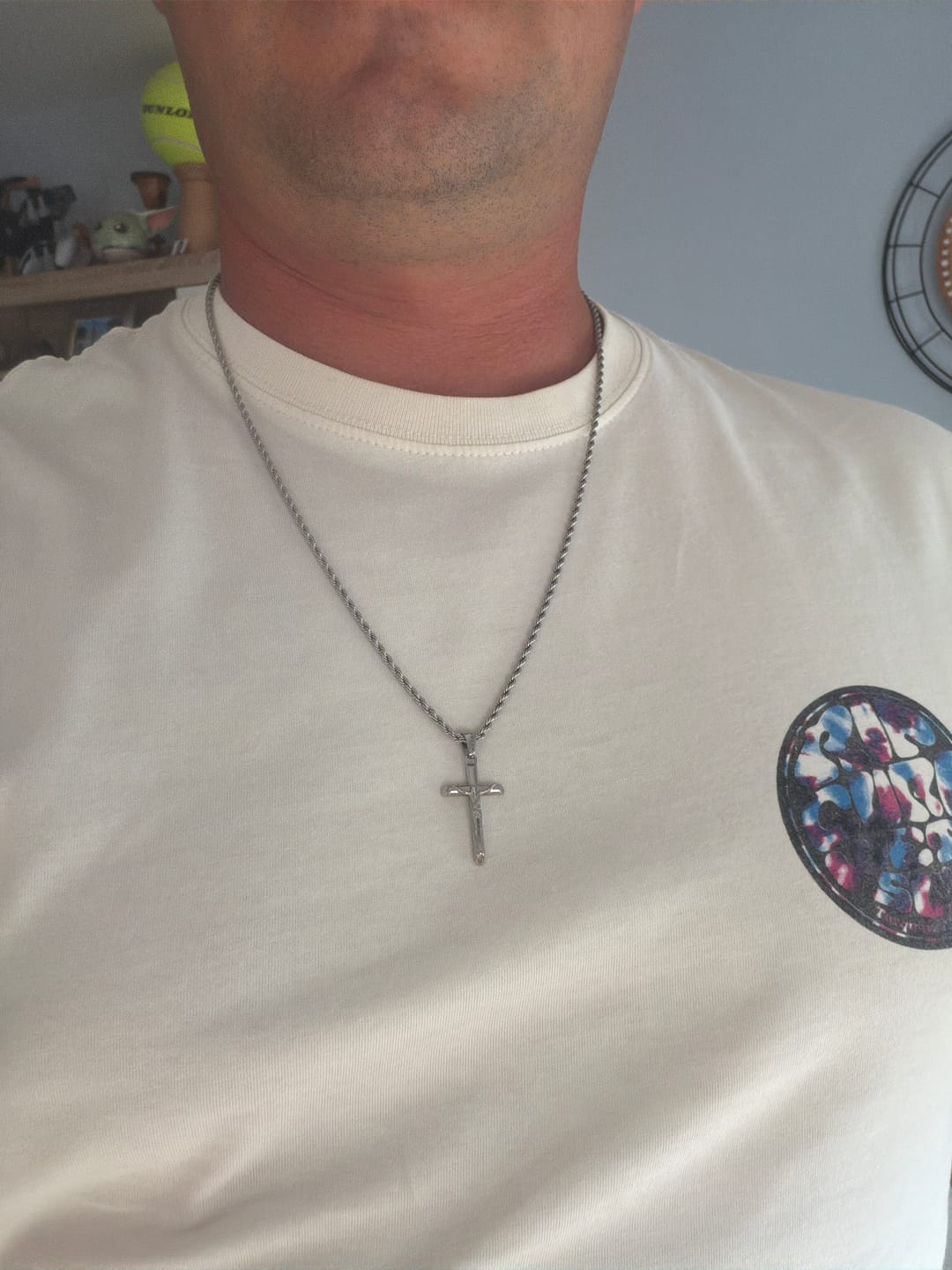 Customer photo review of Collar Hombre BRAVE Cruz Jesucristo