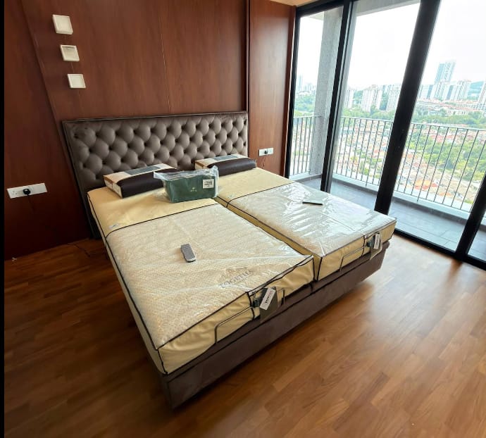 Customer photo review of Oxford Adjustable Bed IV