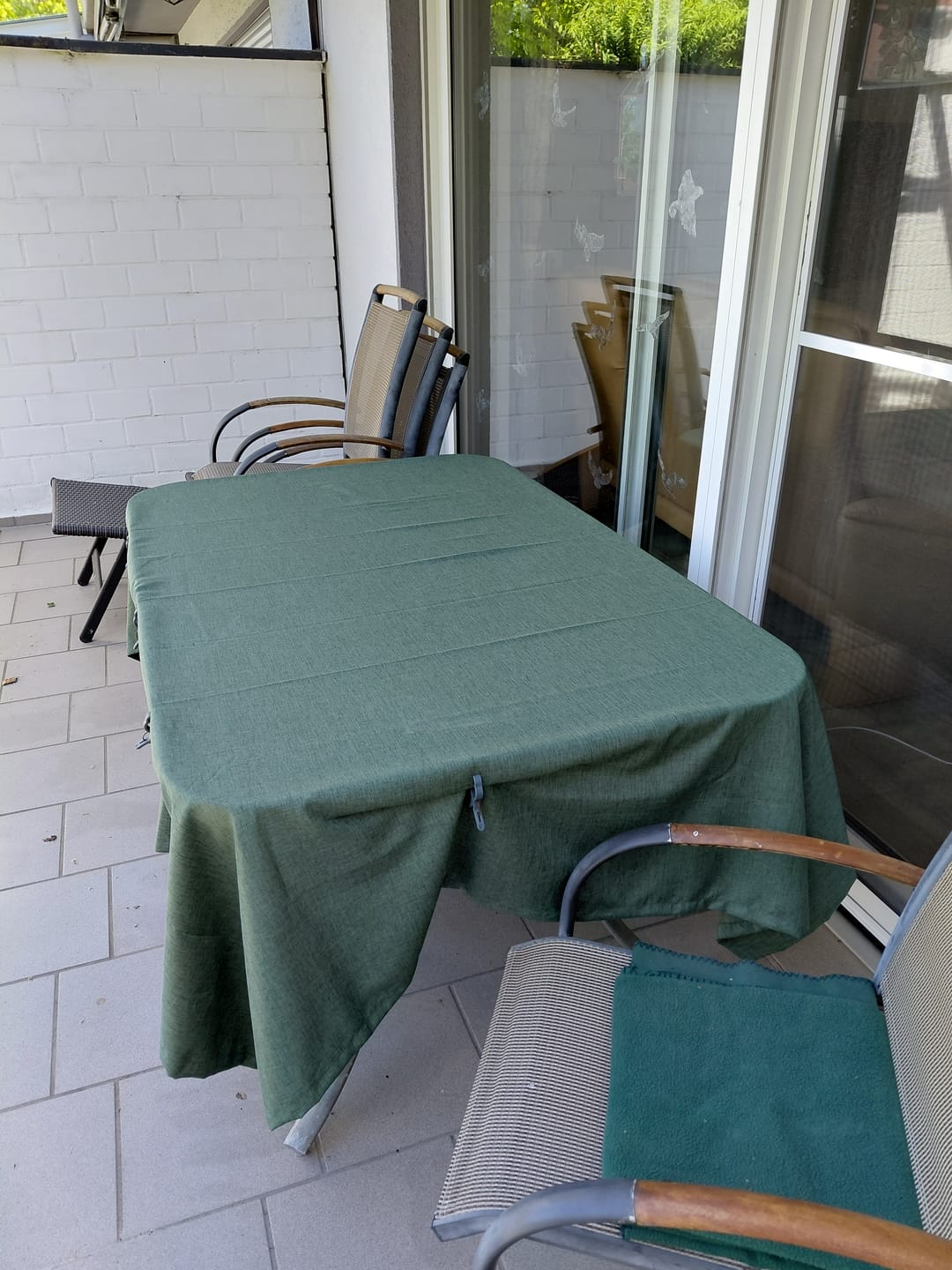 Customer photo review of Leinen Optik Tischdecke eckig dunkelgrün
