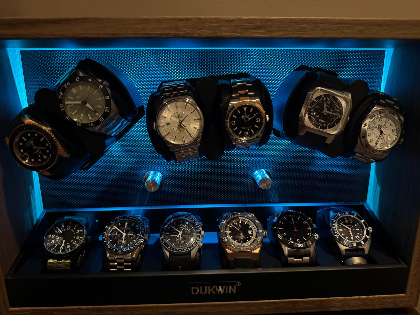 Customer photo review of 6 + 6 Watch Winder with Extra Storages Aurora Blue Light Quiet Motors - Grain