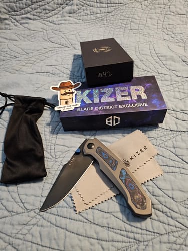 Customer photo review of Kizer Feweed XL Knife Damtanium Camo Carbon S90V BLADE DISTRICT EXCLUSIVE