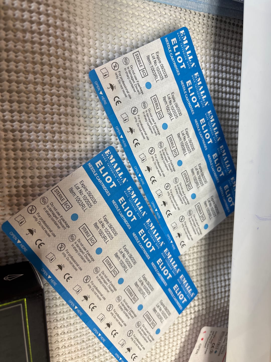 Customer photo review of EMALLA Eliot Tattoo Cartridge Needles Round Liner (Box of 20)