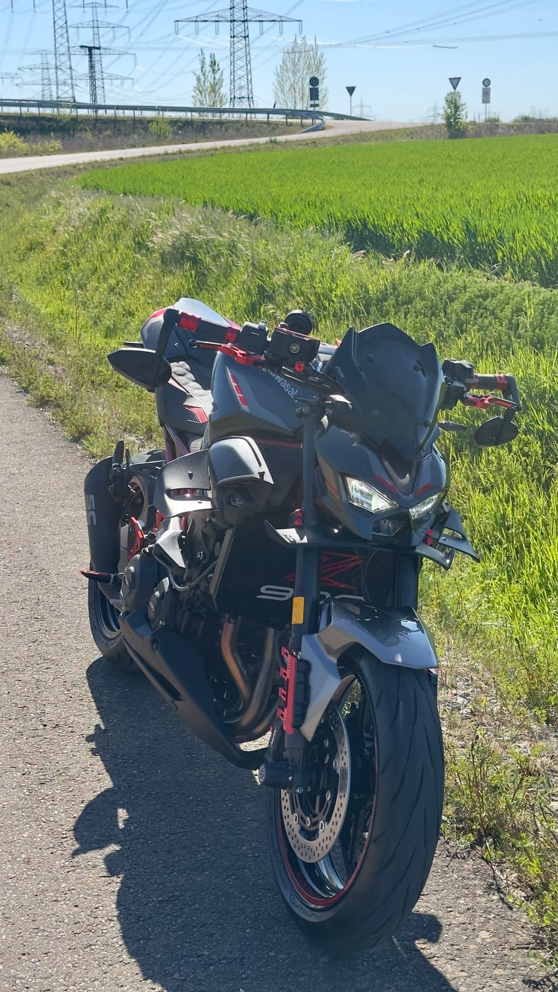 Customer photo review of PUIG New Generation Sport Windschield | ABE | schwarz | passend für Kawasaki Z900 / SE - Modelle (2025-2026)