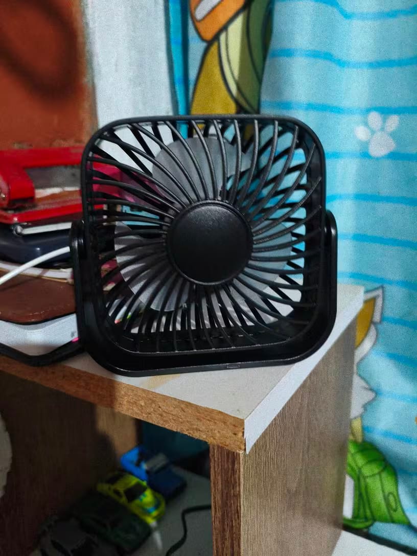 Customer photo review of USB Mini-Tischventilator – 10 cm Tragbarer 3-Stufen 360° Ventilator