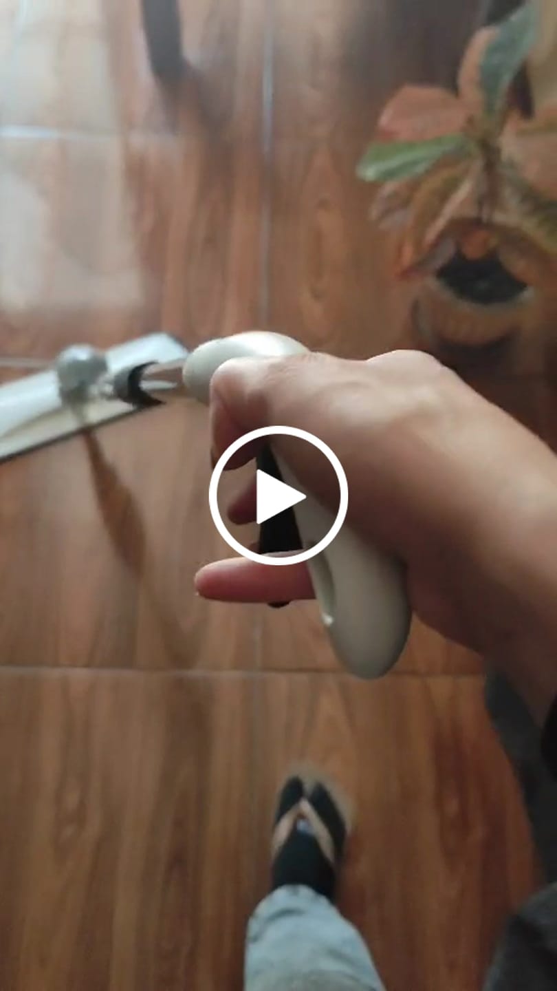Customer video review of Mopa Giratoria Con Pulverizador Rociador Fregona Spray 360 Gris