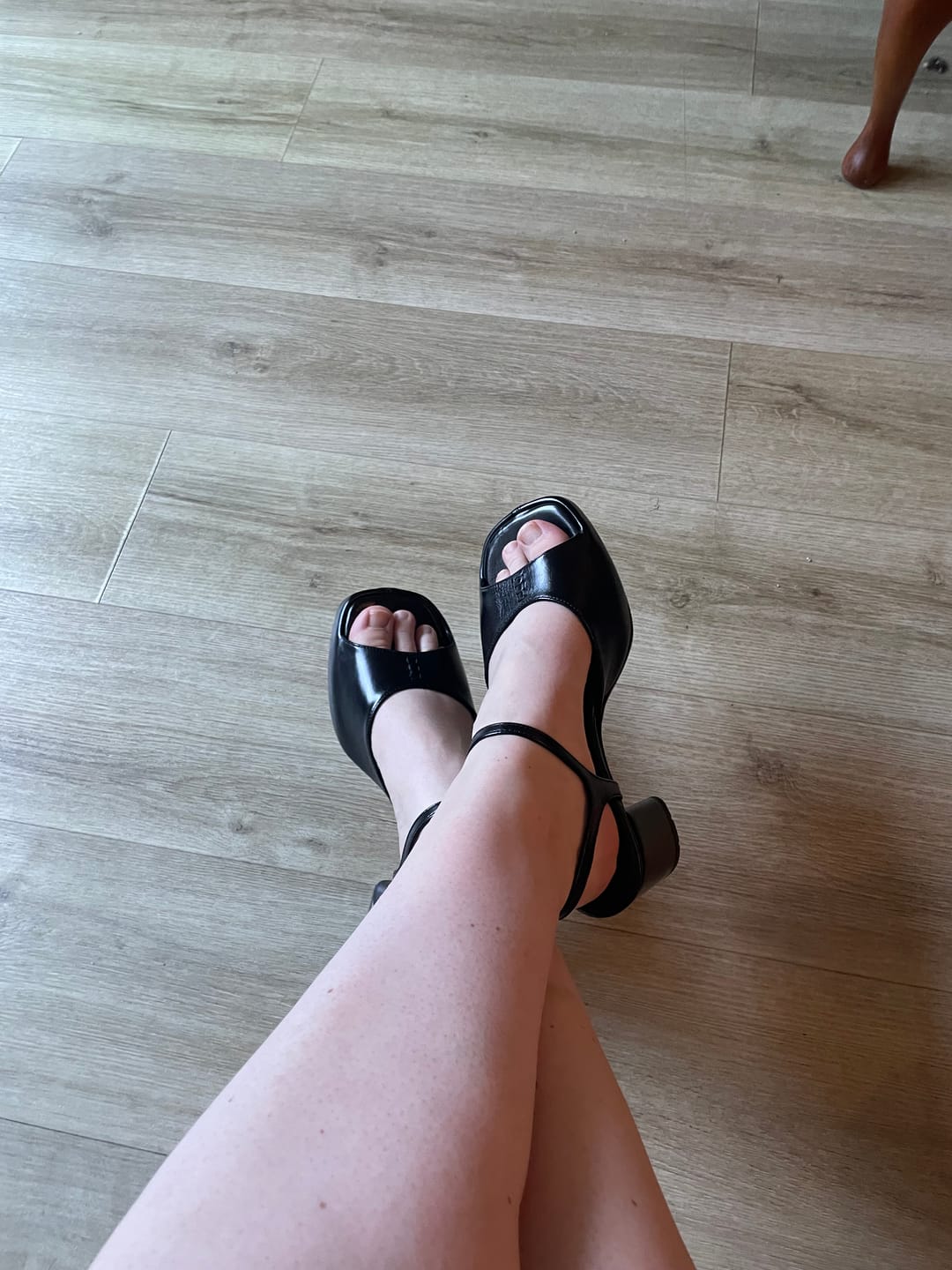 Customer photo review of Joni Sandal, Black Leather
