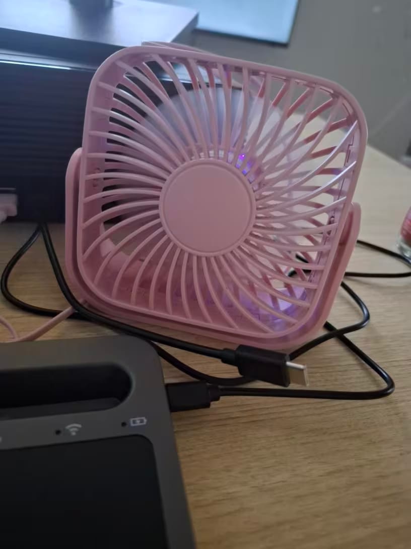 Customer photo review of USB Mini-Tischventilator – 10 cm Tragbarer 3-Stufen 360° Ventilator