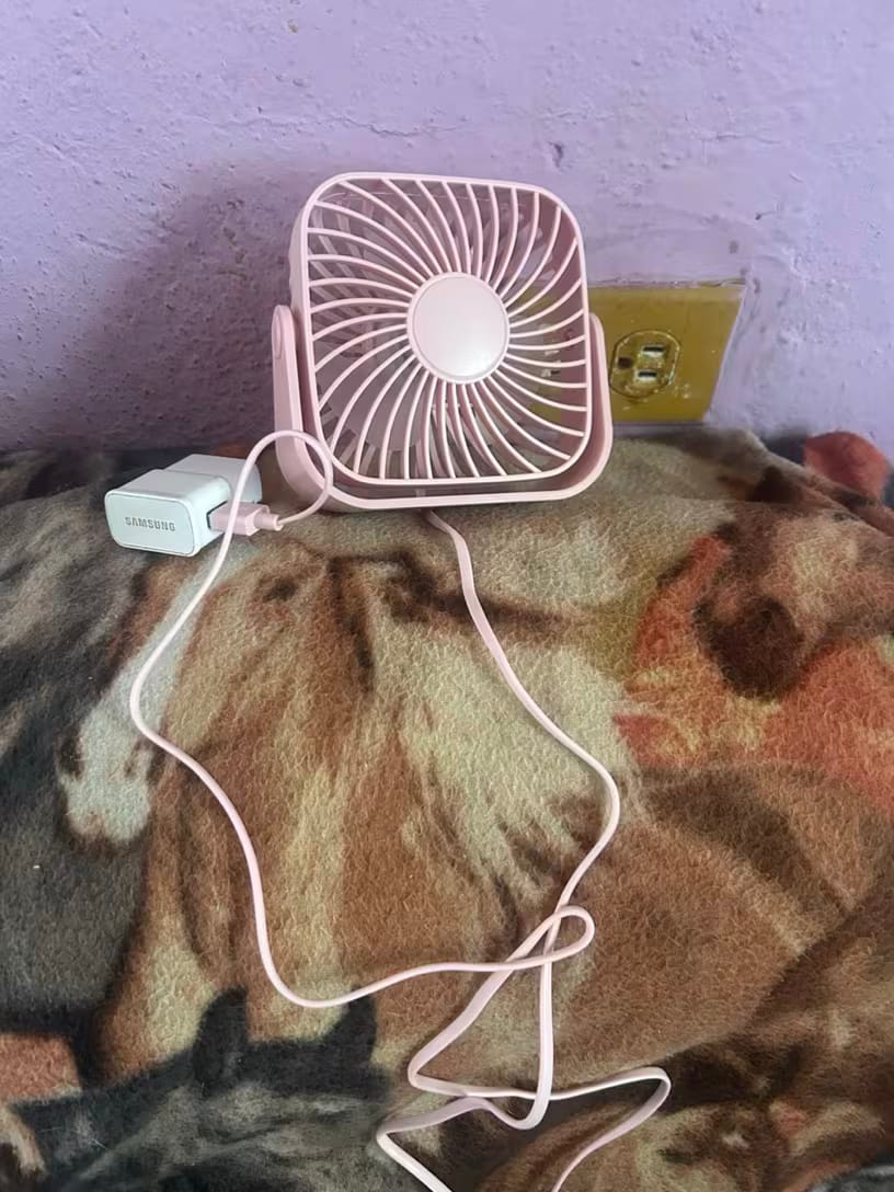 Customer photo review of USB Mini-Tischventilator – 10 cm Tragbarer 3-Stufen 360° Ventilator
