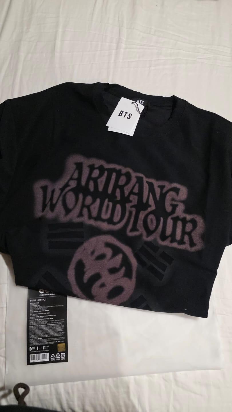 Customer photo review of BTS - ARIRANG WORLD TOUR OFFICIAL MD S/S TOUR T-SHIRT (BLACK)