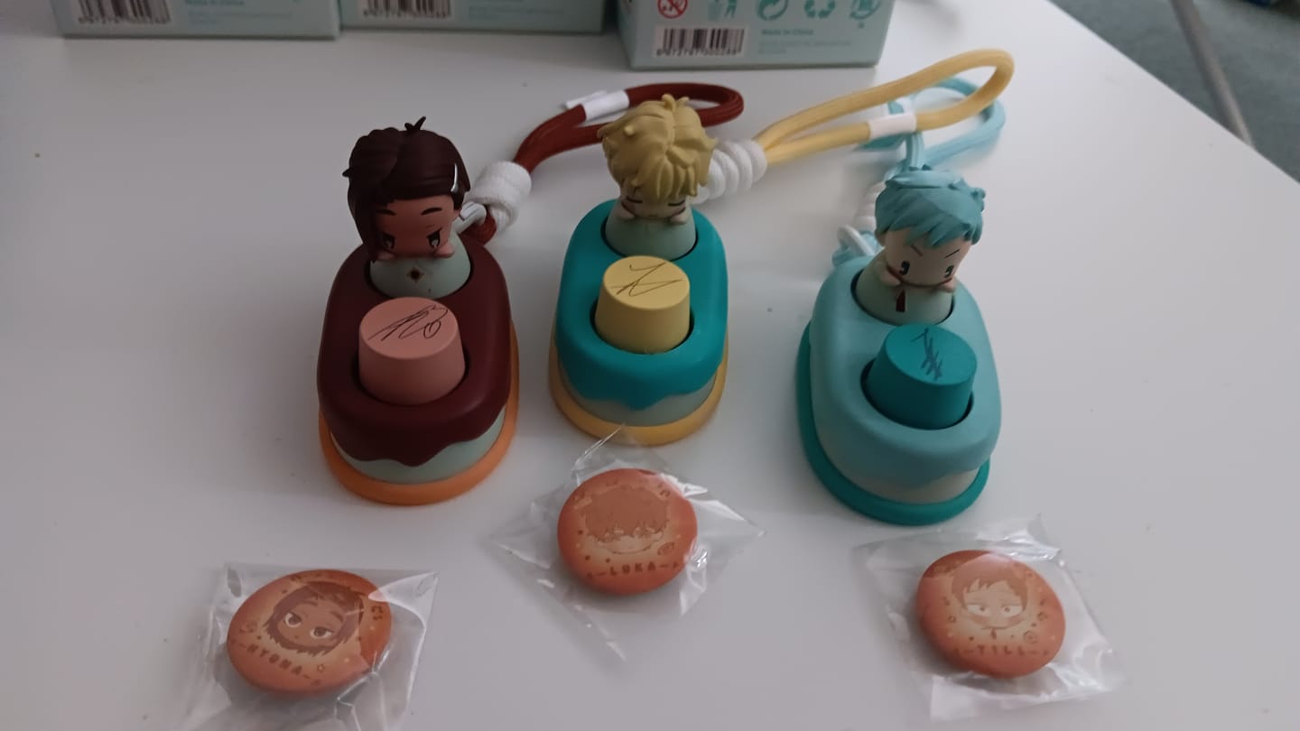 Customer photo review of Alien Stage Baby Series Mechanical Keycaps Blind Box