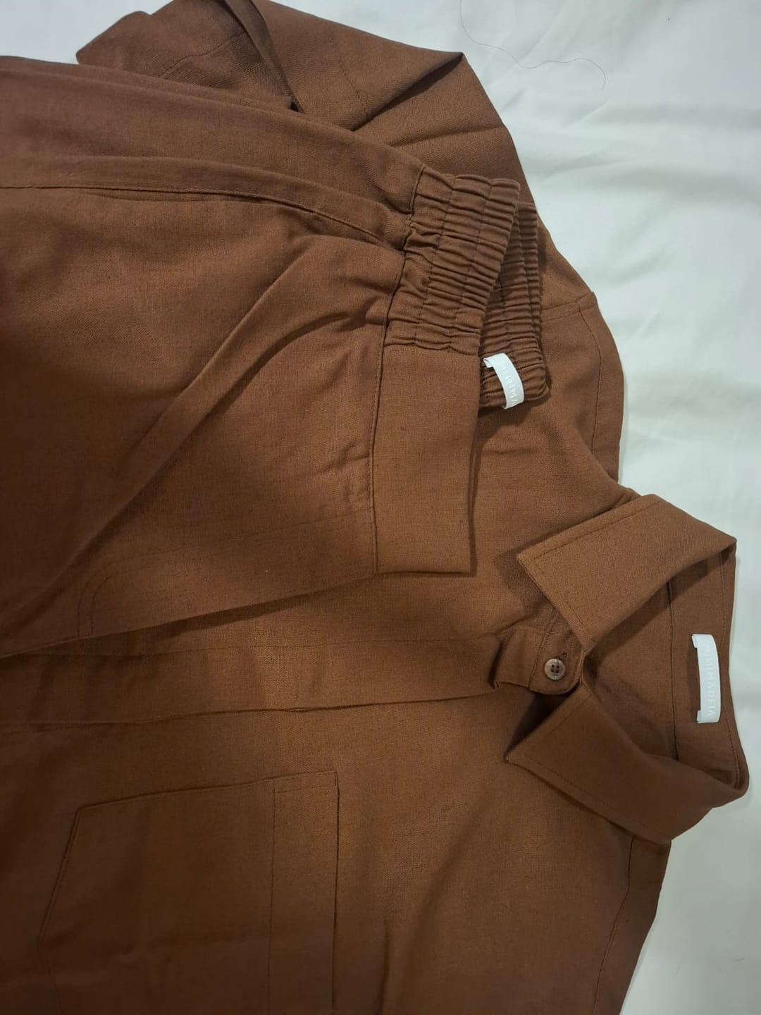 Customer photo review of Calça Reta Petúnia Marrom Escuro