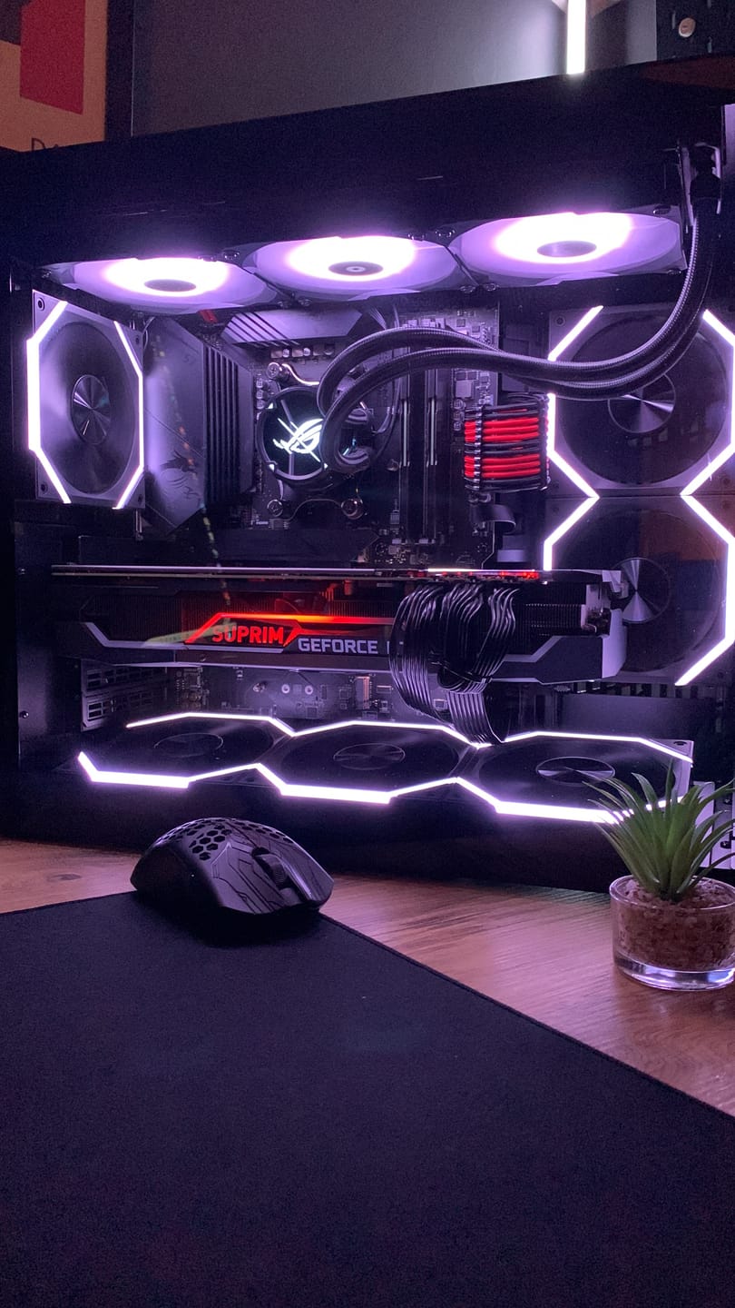 Customer photo review of Finalmouse ULX Competition Karbon Fiber Wireless Mouse