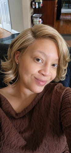 Customer wearing the wavy, blonde Outre MORIAH lace front wig.