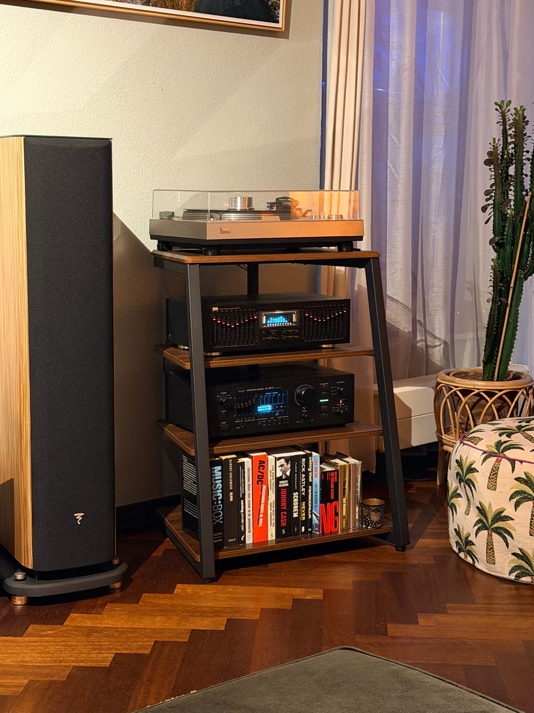 Customer photo review of Eiffel RS05 Record Player Stand