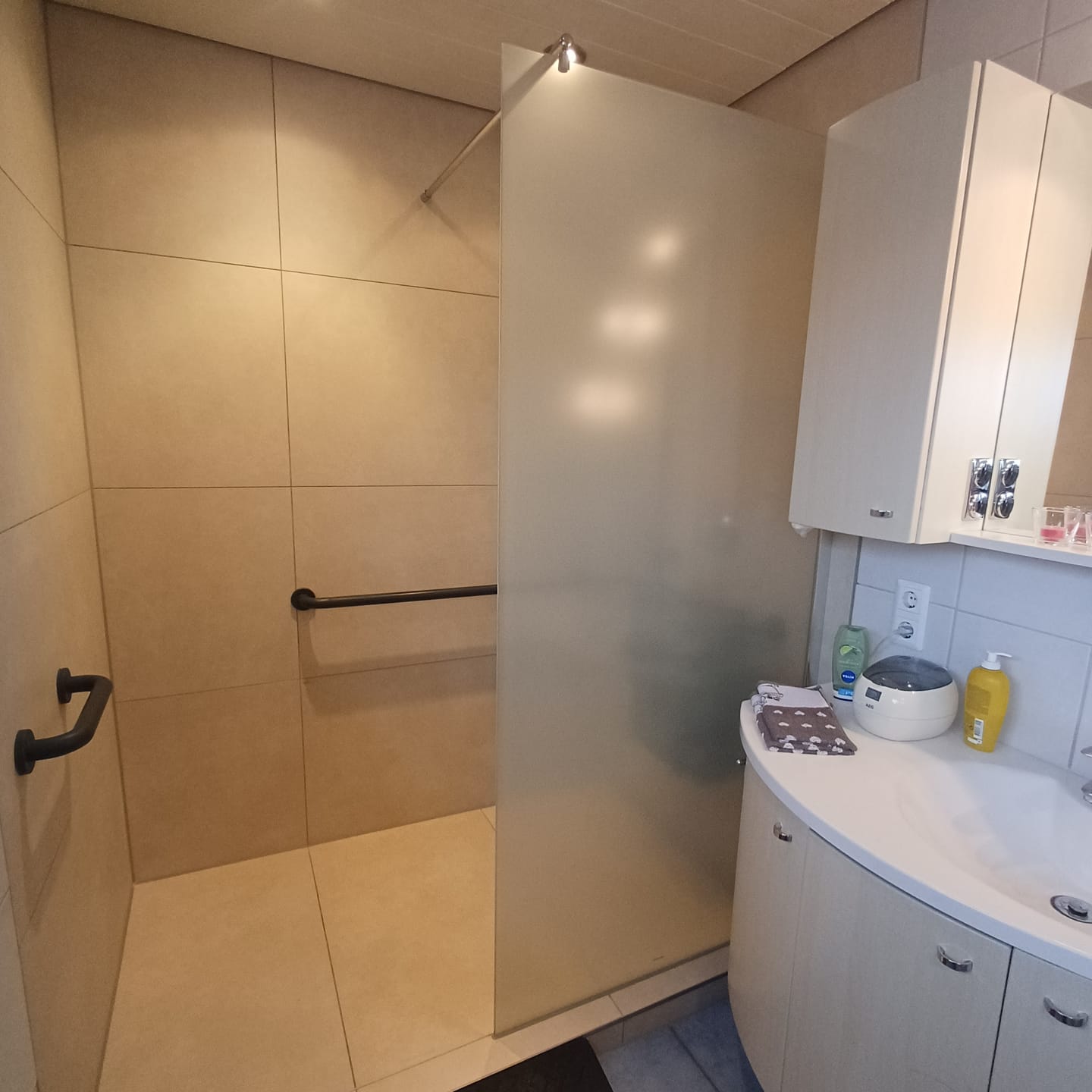 Customer photo review of Duschwand Walk-In 8mm ESG, Satiniert