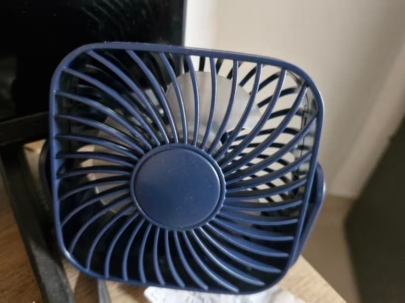 Customer photo review of USB Mini-Tischventilator – 10 cm Tragbarer 3-Stufen 360° Ventilator