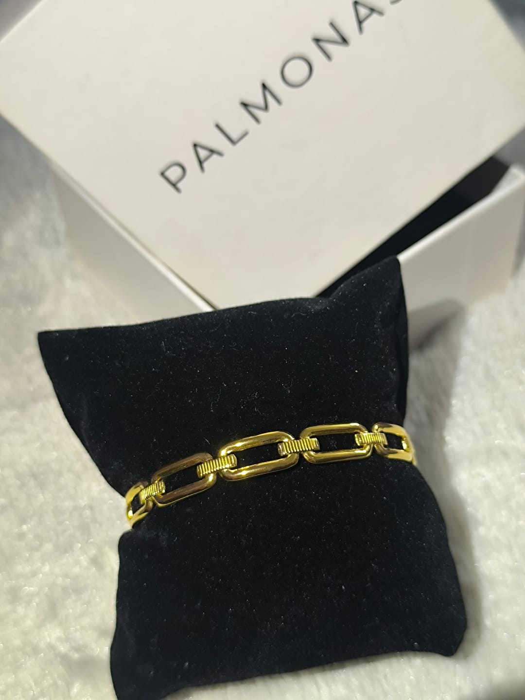 Customer photo review of Minimalist Gold Link Bracelet
