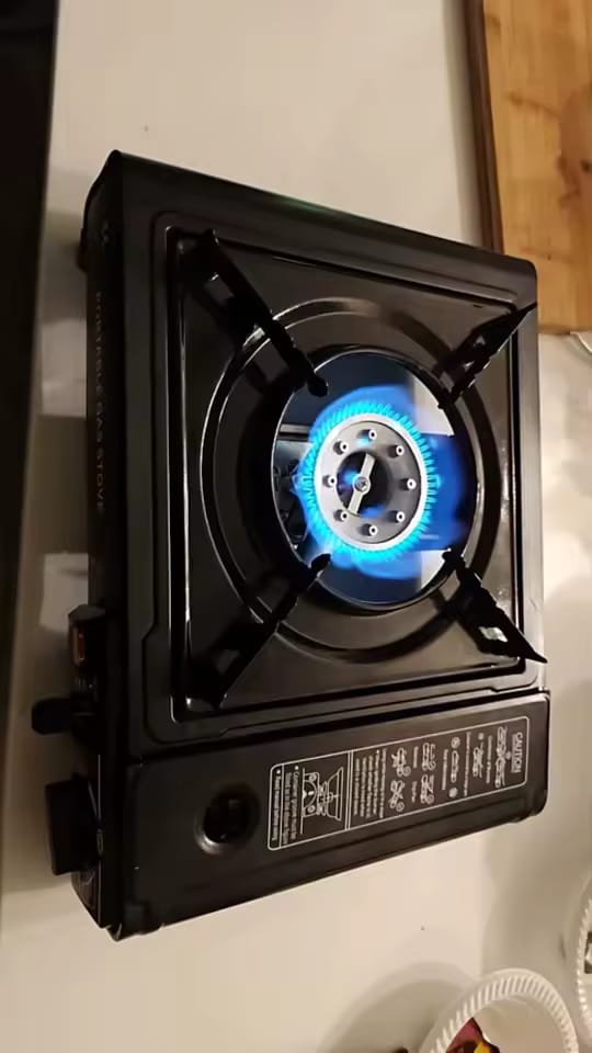 Customer photo review of Tragbarer Gas-Campingkocher 2500W mit Auffangwanne & Topfständer