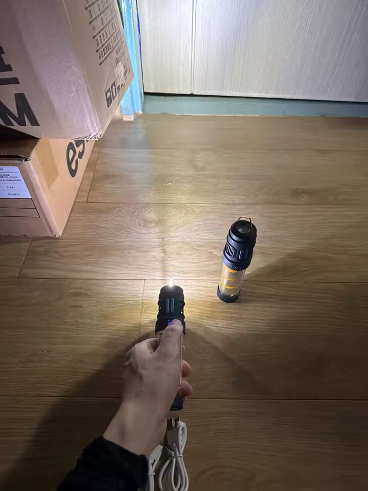 Customer photo review of 5-in-1 Campinglampe – LED-Taschenlampe & Mückenschutzlicht