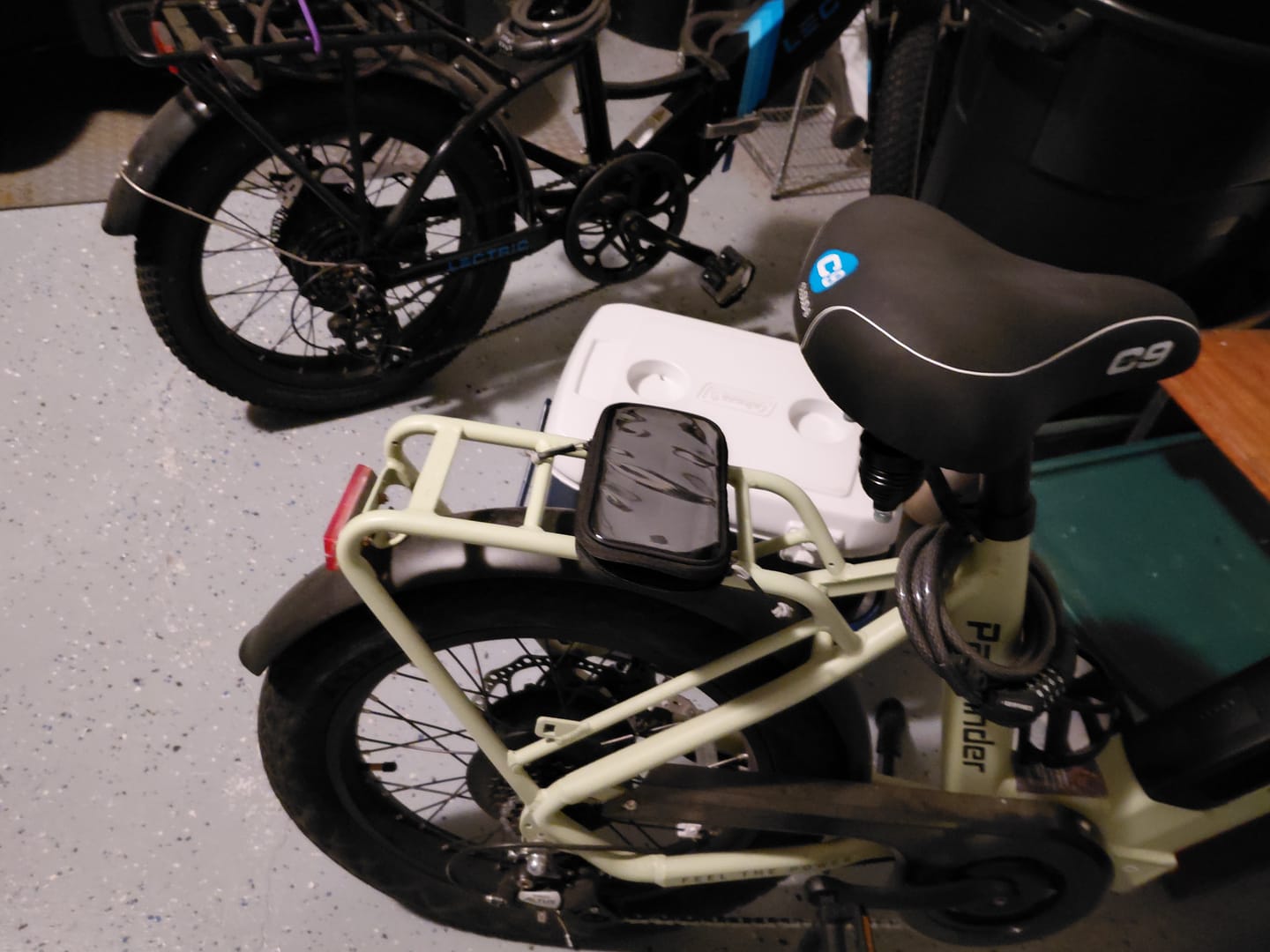 Customer photo review of Handy Andy 7 - Slim Phone & Card Bike Wallet