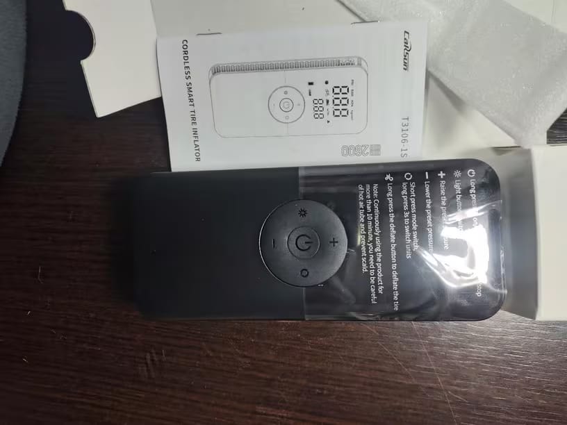 Customer photo review of Kabelloser Reifenkompressor – Tragbarer Digitaler Luftkompressor & Powerbank