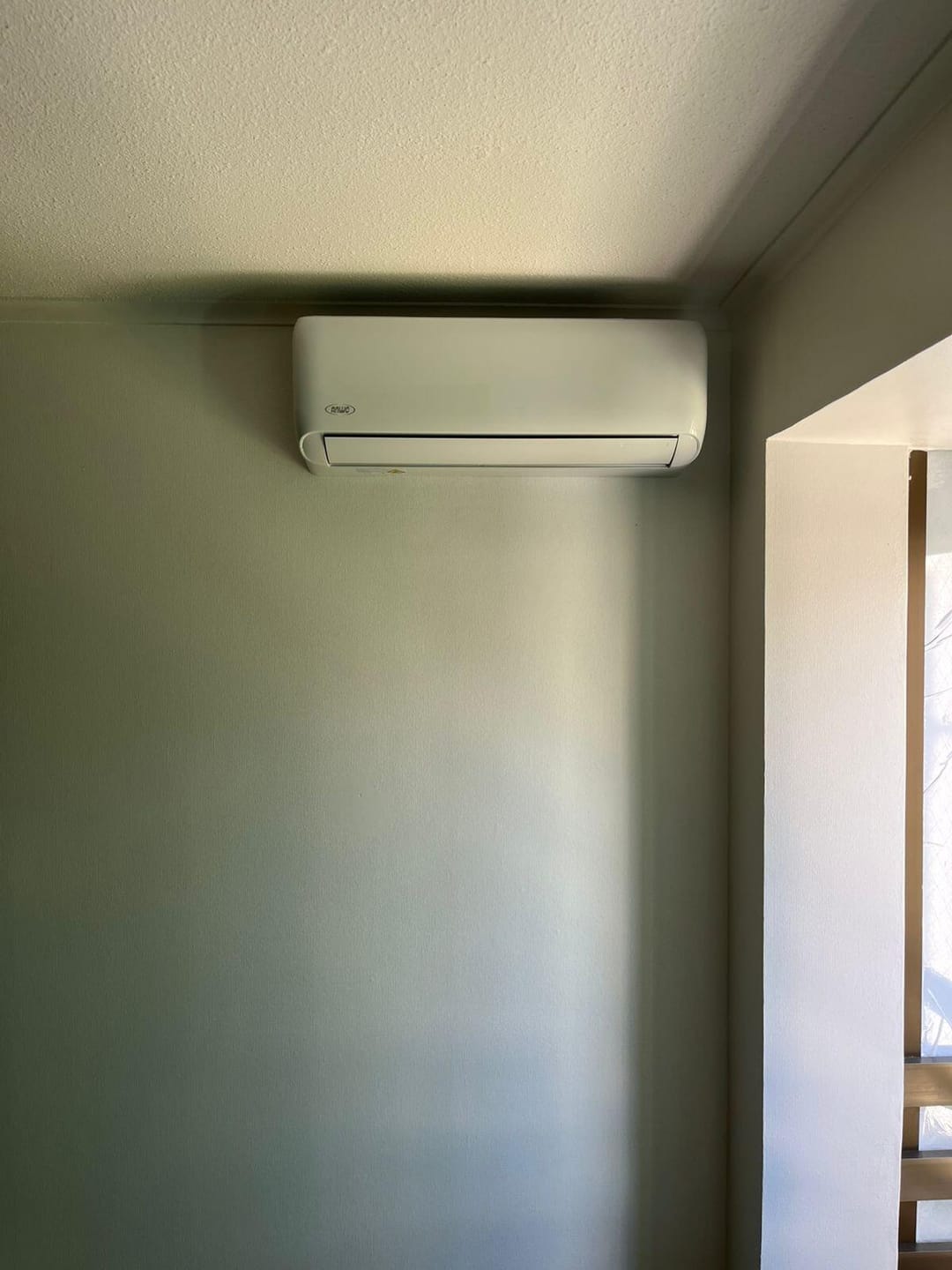 Customer photo review of SPLIT MURO INFINITY 12000BTU/h + SOPORTE EXTERIOR + INSTALACIÓN + GARANTÍA 1 AÑO RM