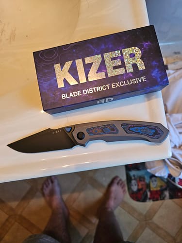 Customer photo review of Kizer Feweed XL Knife Damtanium Camo Carbon S90V BLADE DISTRICT EXCLUSIVE