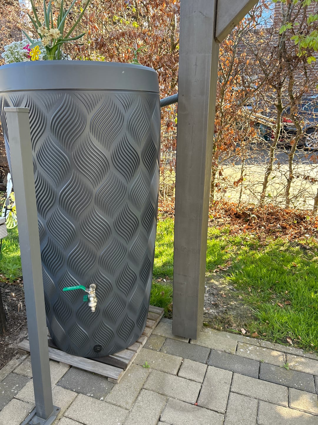 Customer photo review of Regentonne Sebareeze 240 Liter – modernes Design & nachhaltige Regenwassernutzung